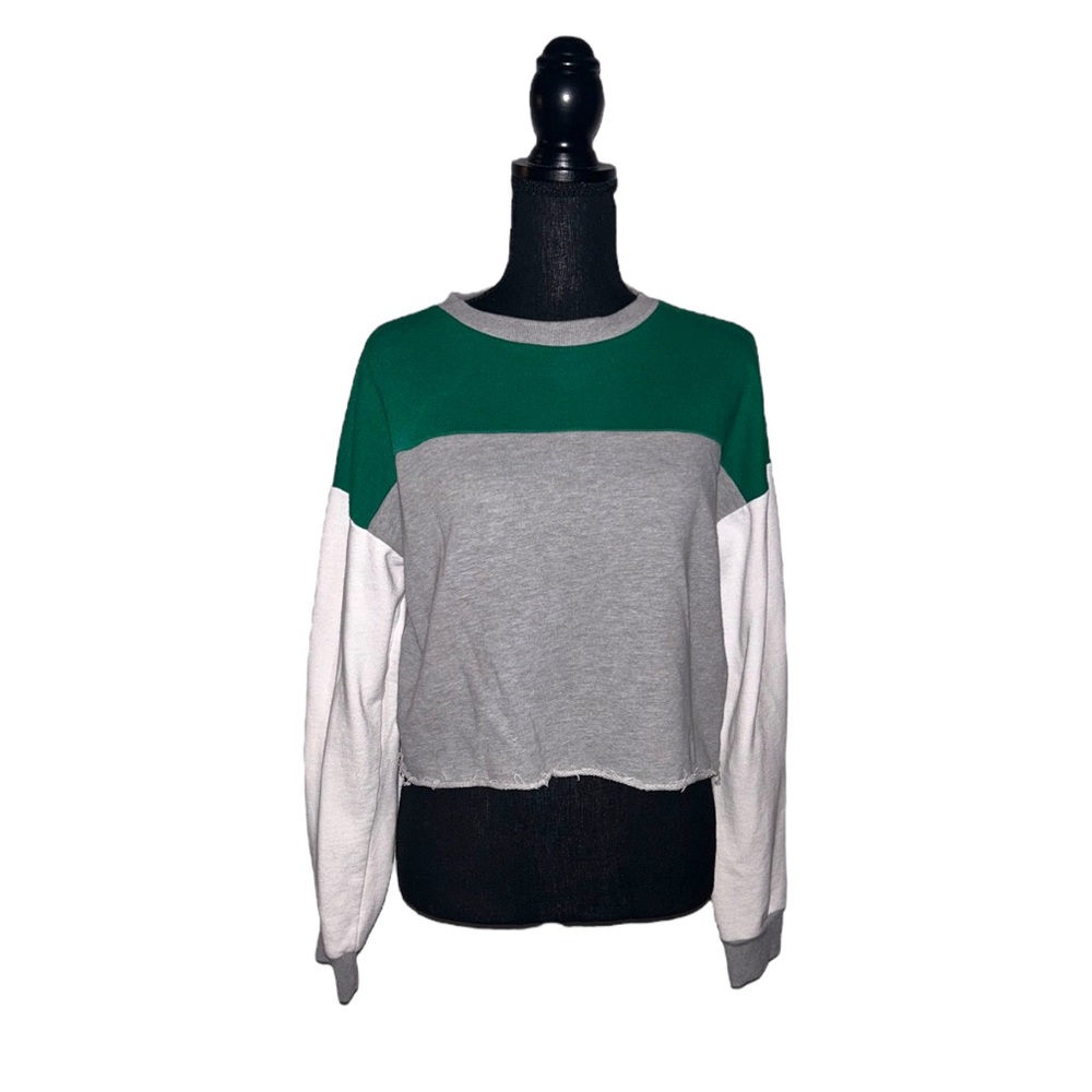 5/25$ ✨ ColorBlock Crop Long Sleeves